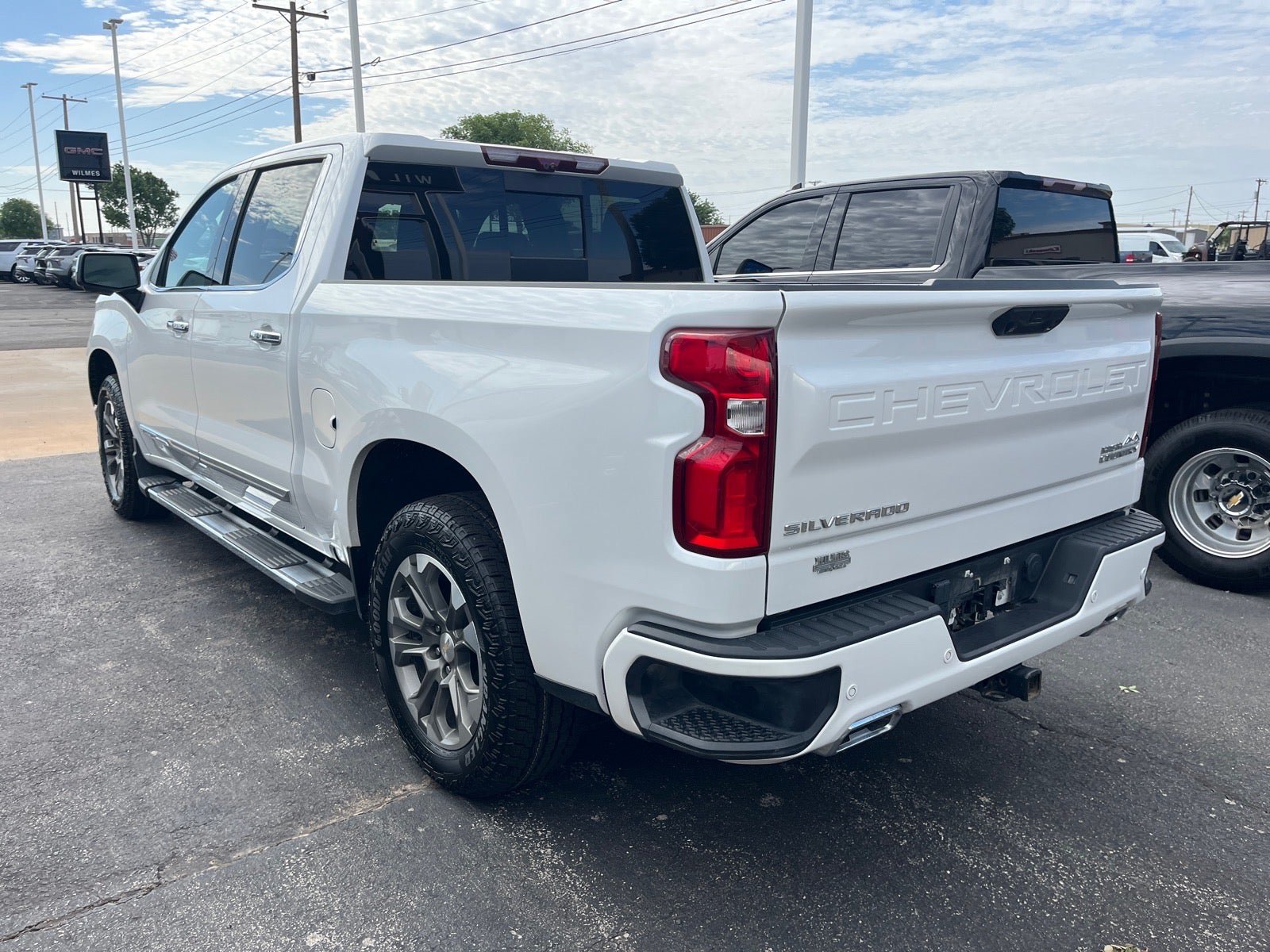 Used 2023 Chevrolet Silverado 1500 High Country w/ Technology Package AWD/4WD image 4