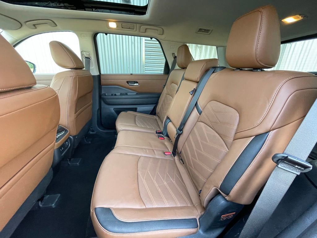 Used 2024 Nissan Pathfinder Platinum w/ Cargo Package FWD image 24