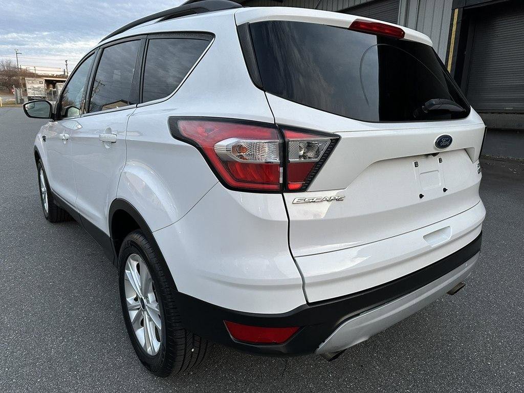 Used 2018 Ford Escape SE FWD image 3