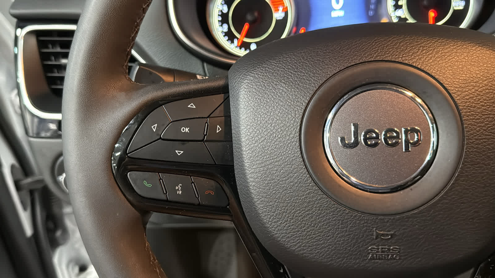 Certified 2023 Jeep Cherokee Altitude Lux w/ Mopar Interior Package AWD/4WD image 13