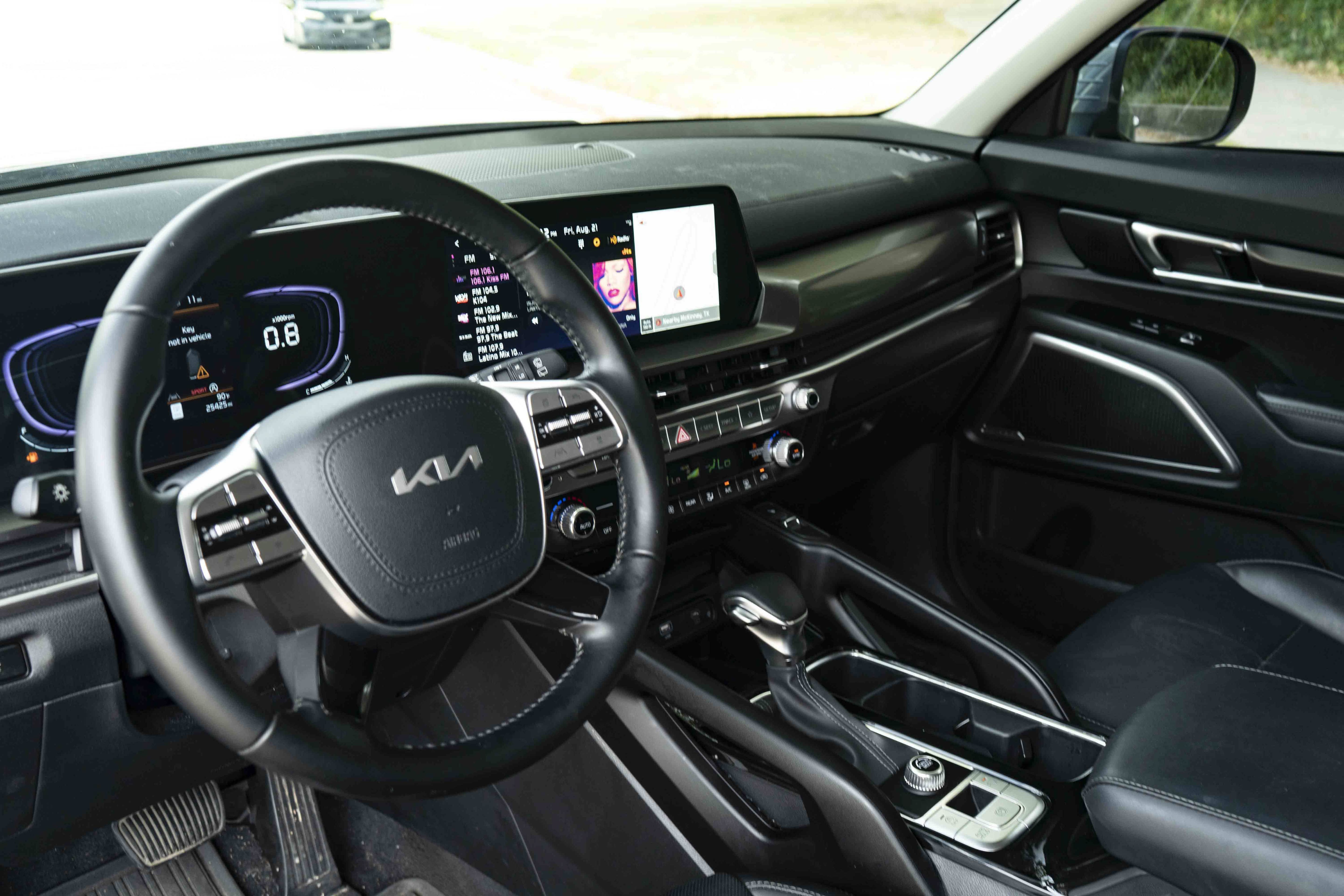 Used 2025 Kia Telluride S FWD image 16