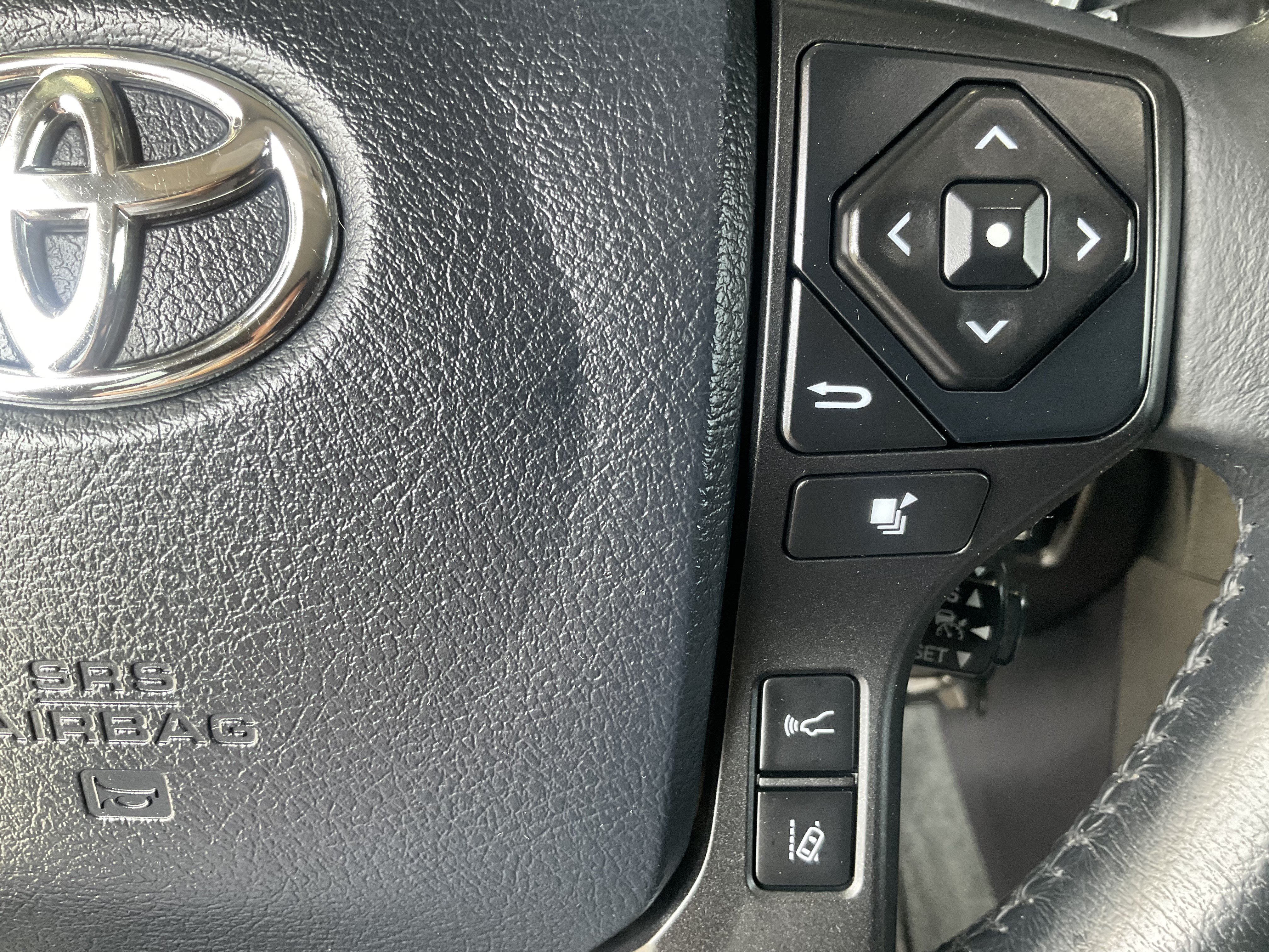 Used 2018 Toyota Sequoia TRD Sport AWD/4WD image 31