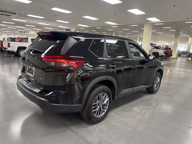 Used 2024 Nissan Rogue S image 7