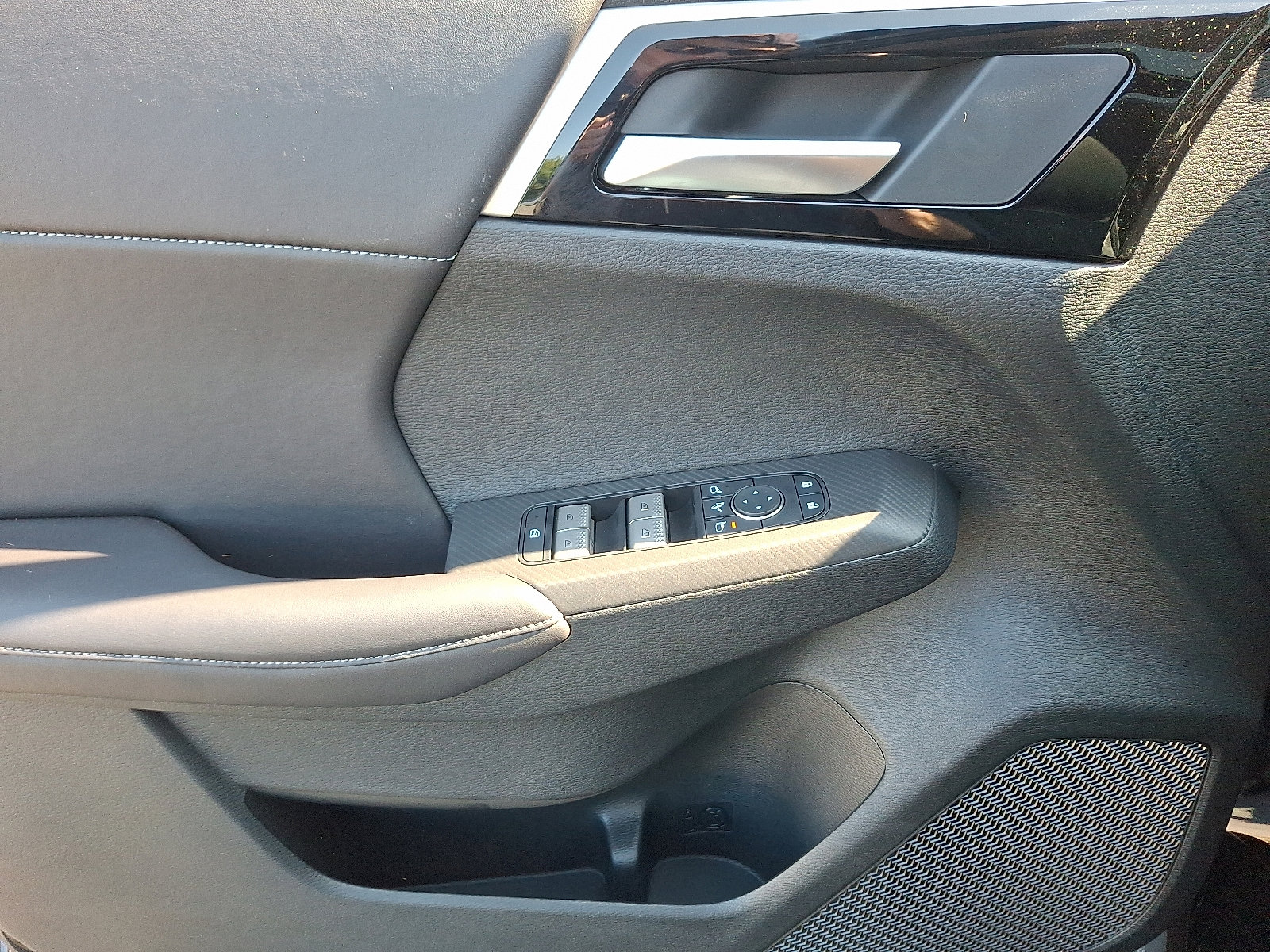 New 2025 Mitsubishi Outlander SE image 12