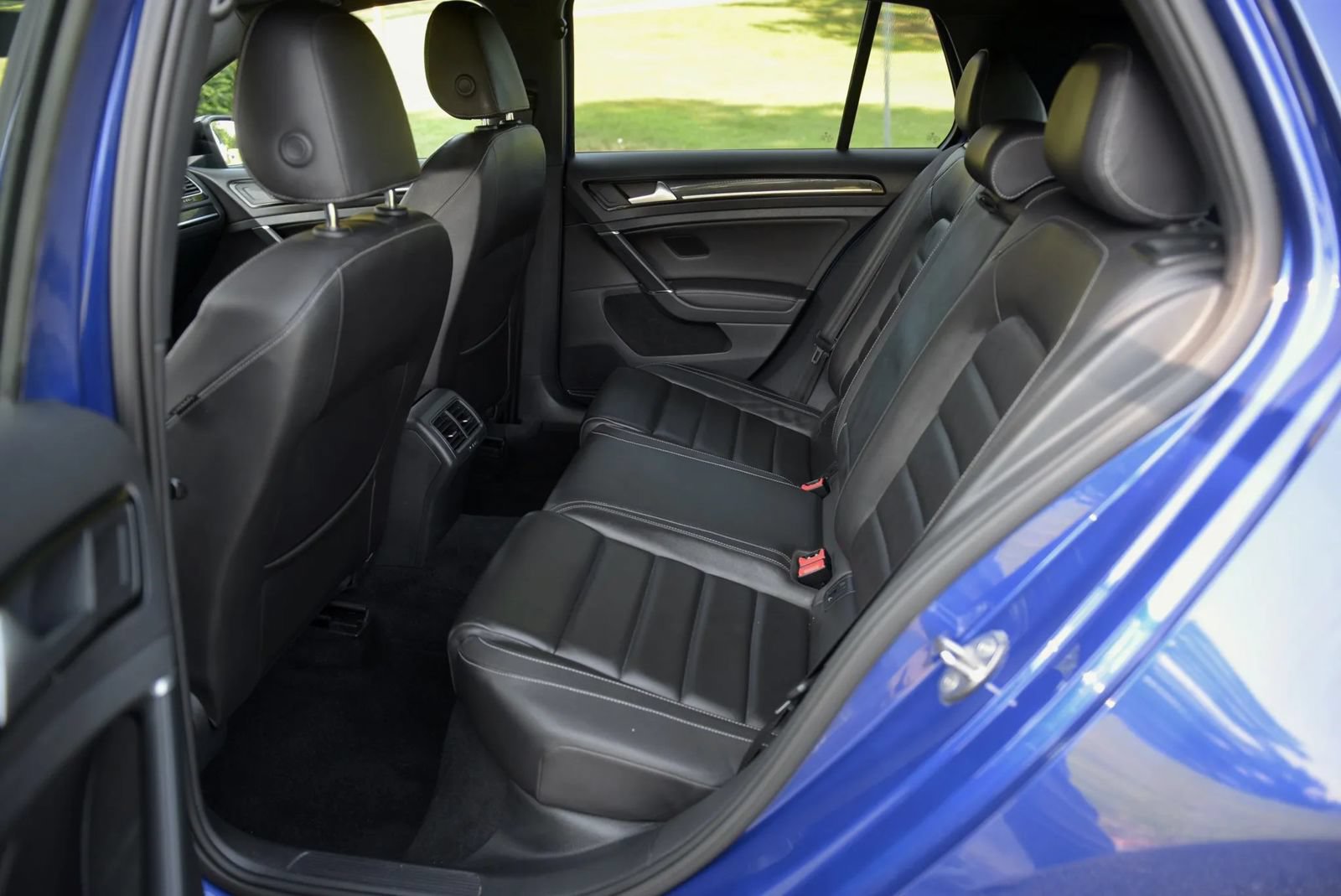 Used 2015 Volkswagen Golf R 4-Door AWD/4WD image 32