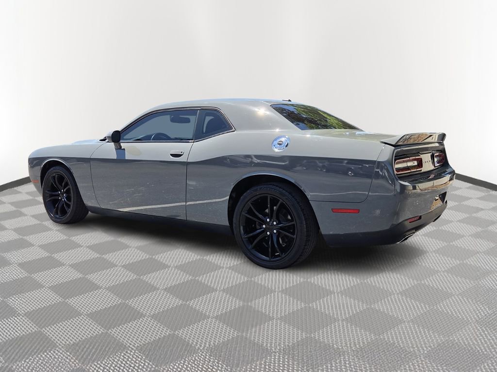 Used 2019 Dodge Challenger SXT RWD image 4