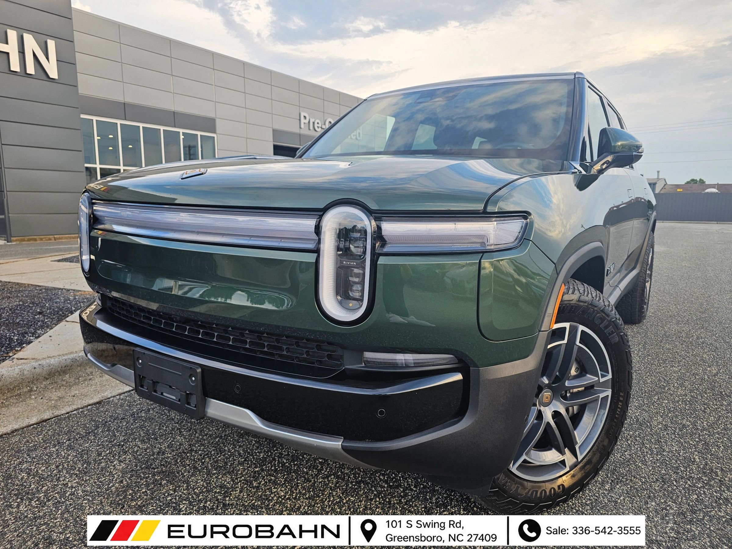 Used 2025 Rivian R1S Adventure Dual AWD/4WD image 1
