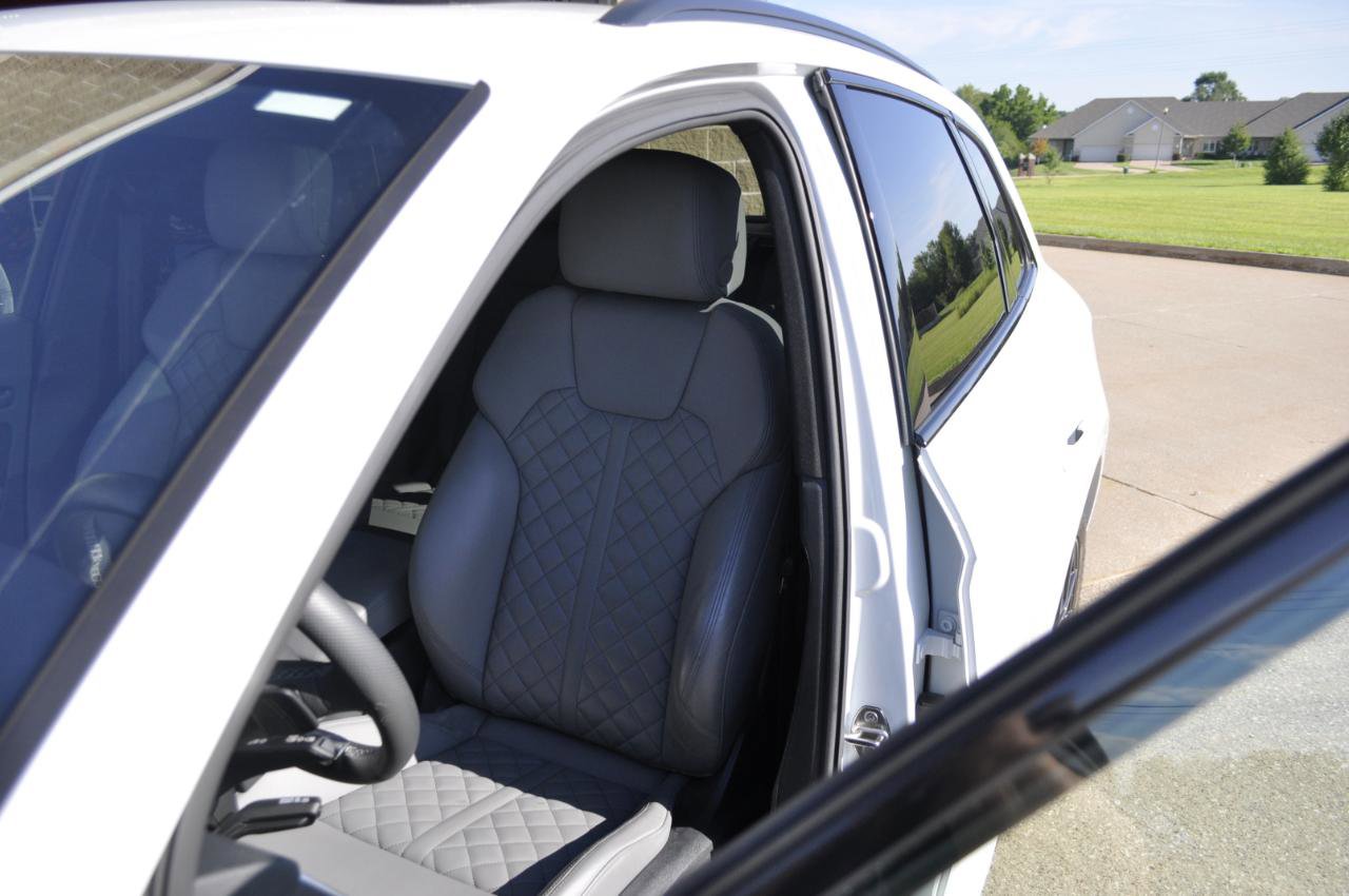 Used 2024 Audi SQ5 Prestige image 13