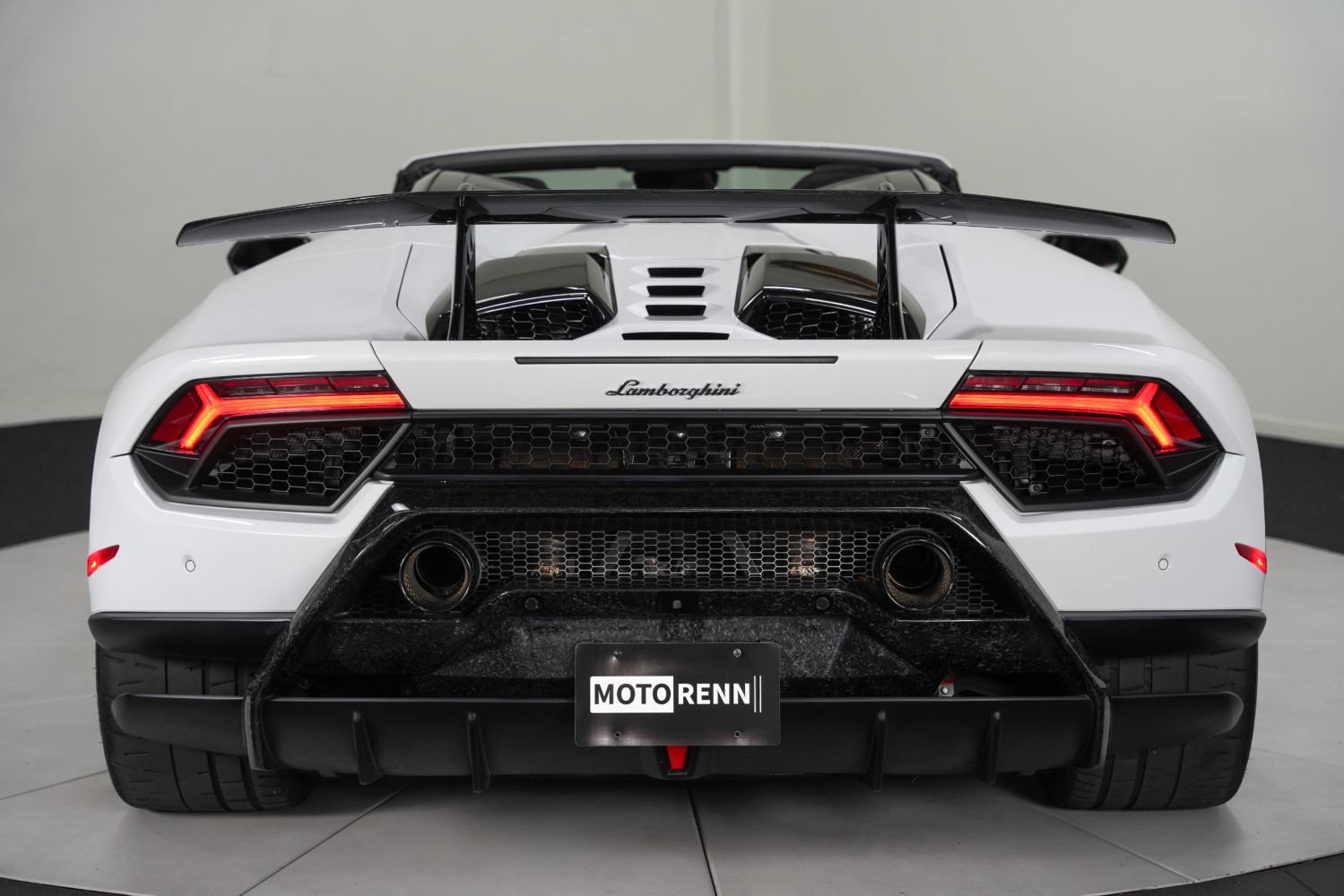Used 2018 Lamborghini Huracan Performante AWD/4WD image 7