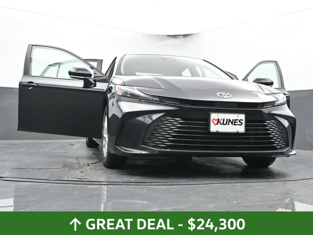 Used 2025 Toyota Camry LE image 68