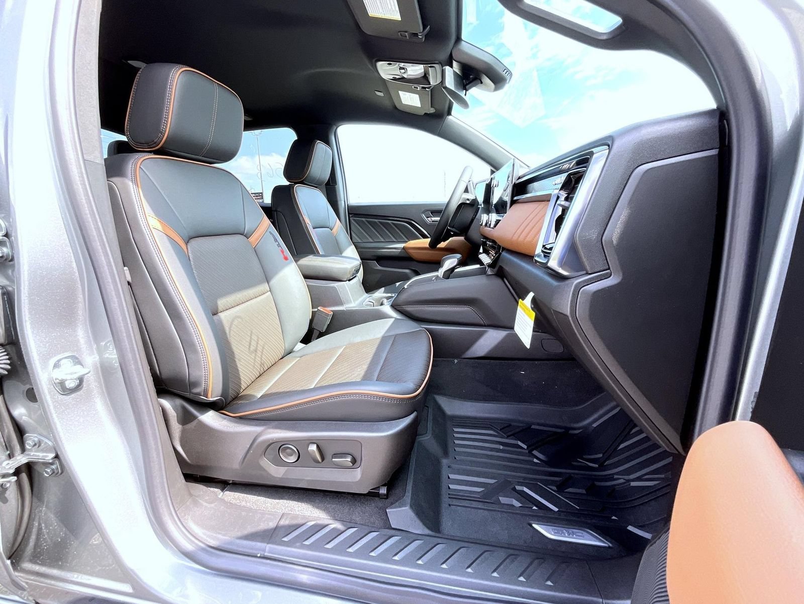 New 2026 GMC Canyon AT4 w/ AT4 Premium Package AWD/4WD image 15