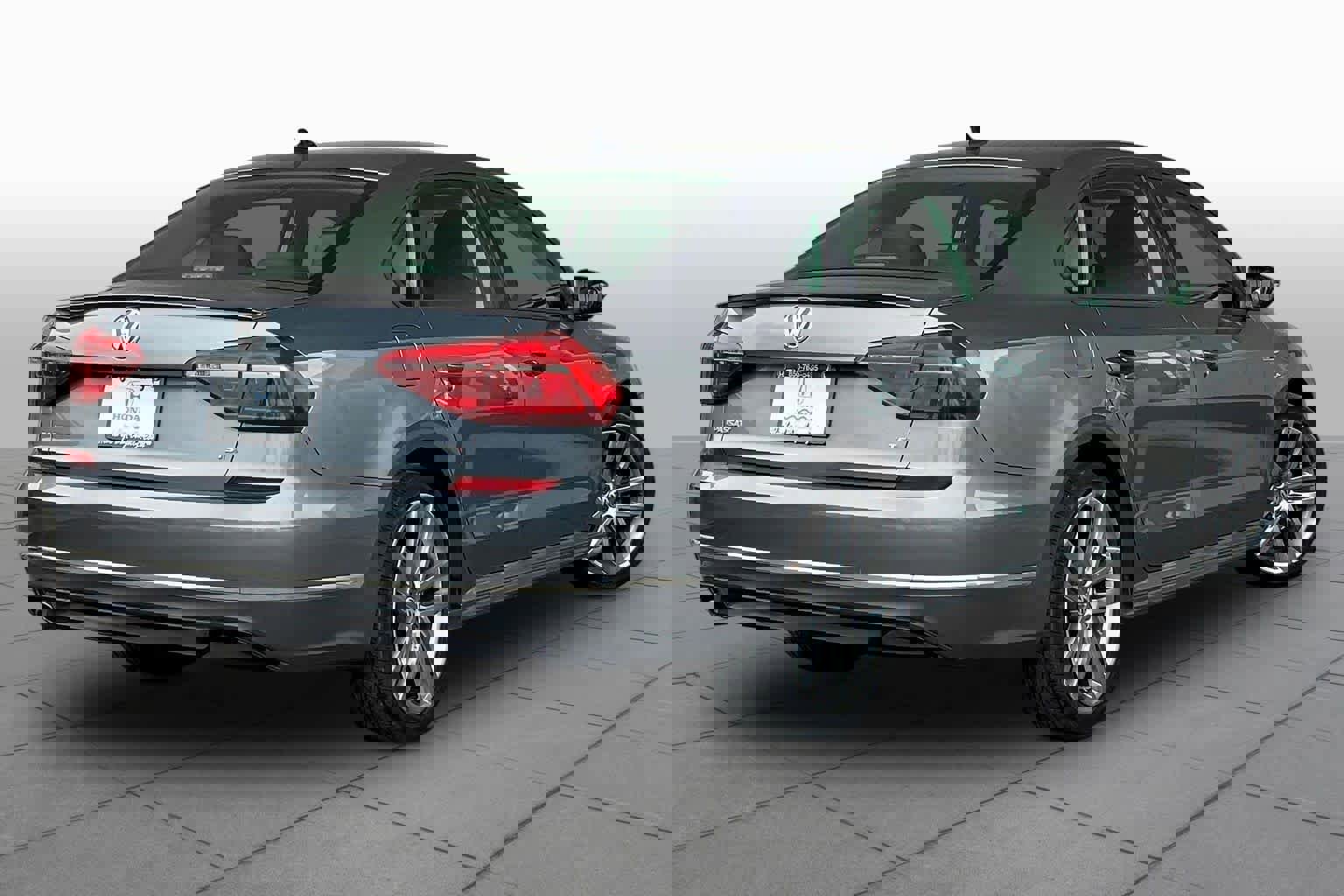 Used 2018 Volkswagen Passat 2.0T R-Line image 13