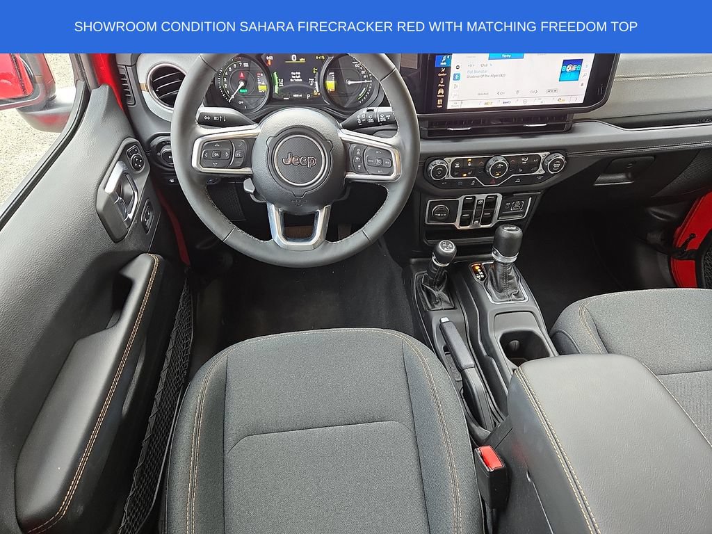Used 2025 Jeep Wrangler Unlimited Sahara AWD/4WD image 11