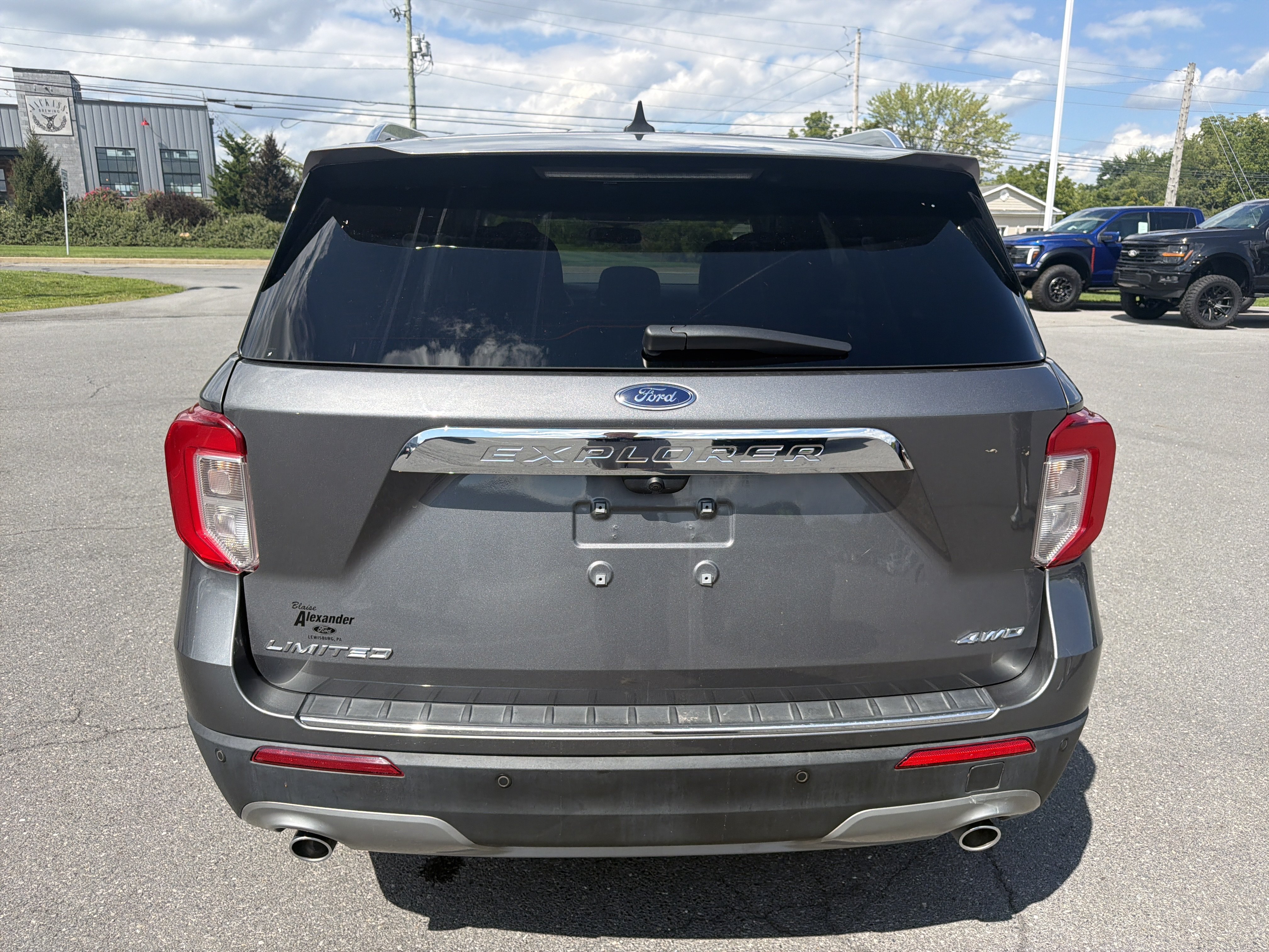 Used 2024 Ford Explorer Limited AWD/4WD image 4