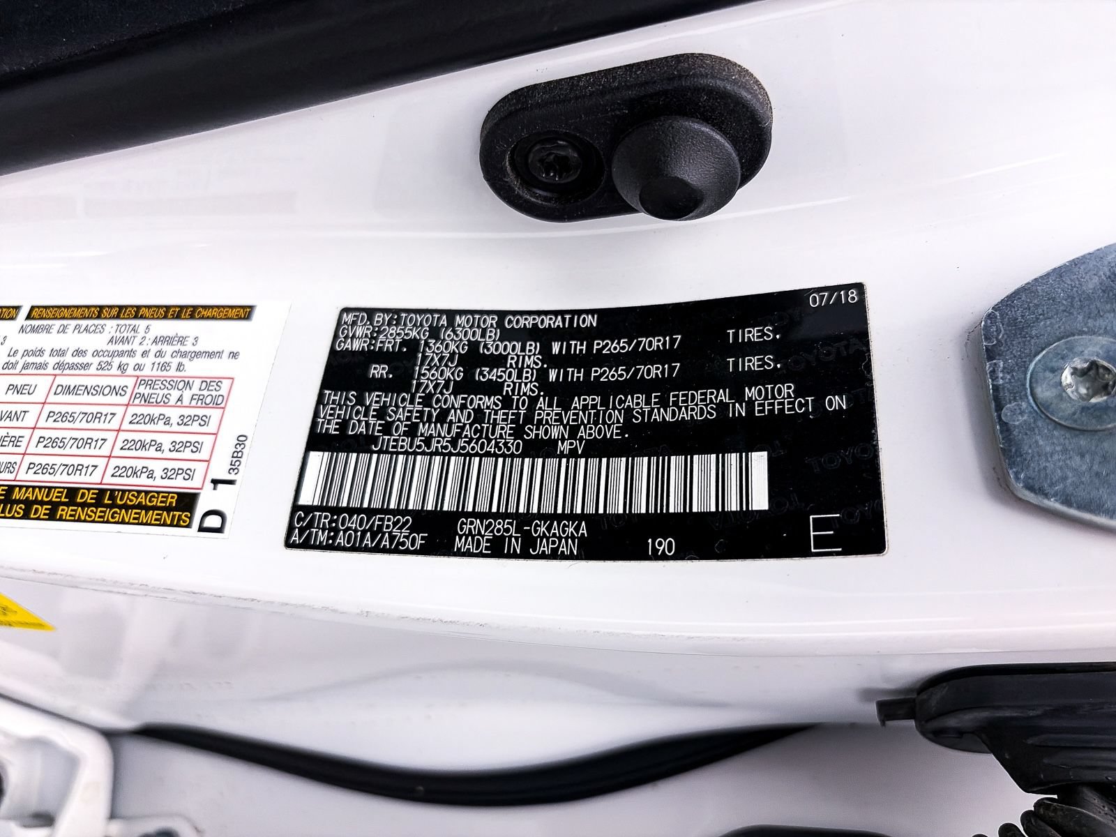 Used 2018 Toyota 4Runner SR5 AWD/4WD image 33