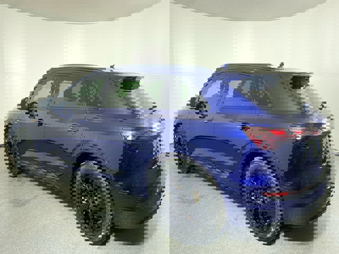 Certified 2021 Audi e-tron Premium w/ Convenience Plus Package image 32