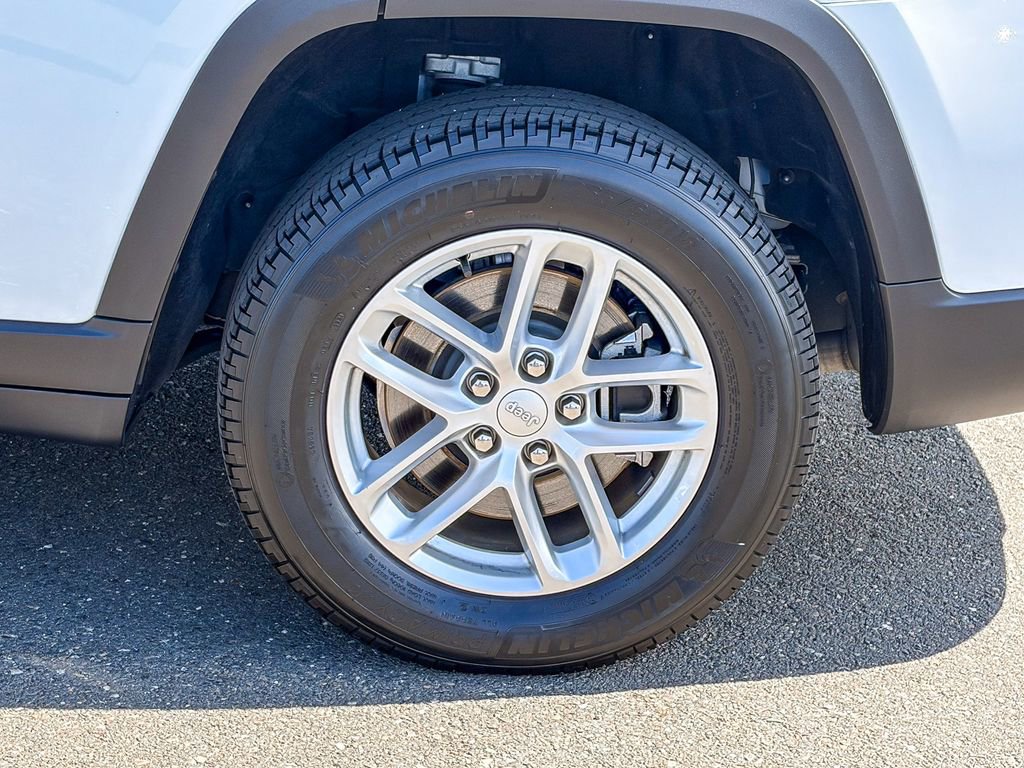 Used 2021 Jeep Grand Cherokee L Laredo w/ Luxury Tech Group I RWD image 14