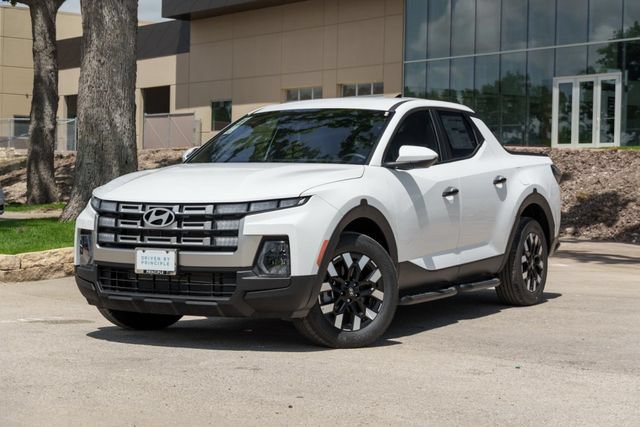 New 2025 Hyundai Santa Cruz SE FWD image 2