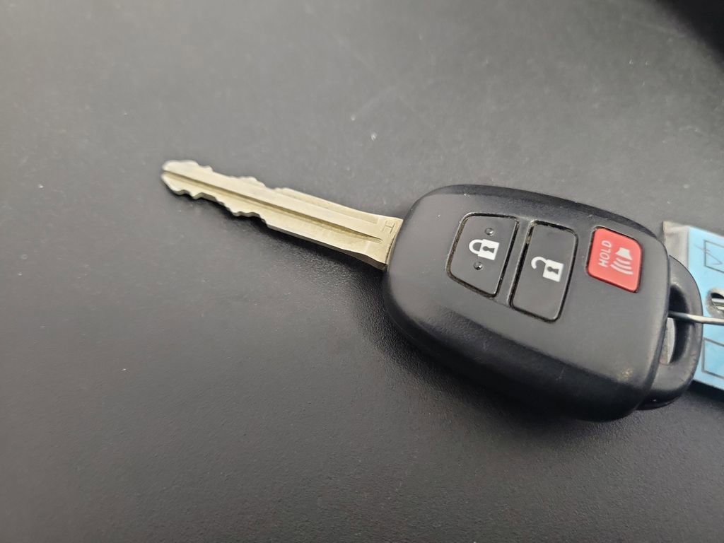 Used 2018 Toyota Tacoma SR5 image 31