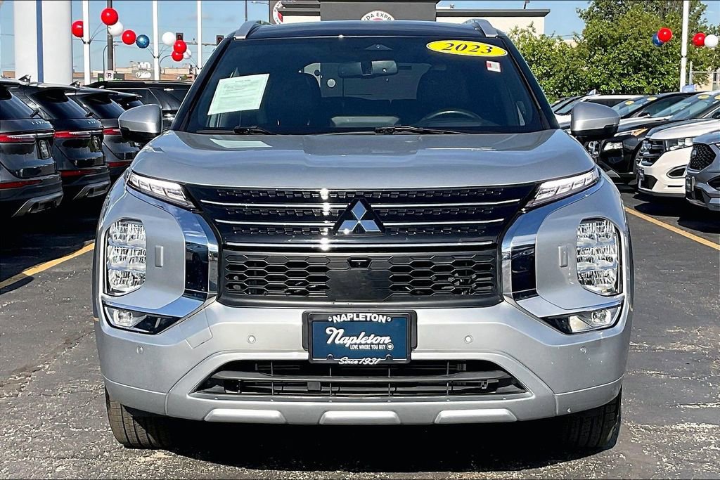 Used 2023 Mitsubishi Outlander SEL AWD/4WD image 2