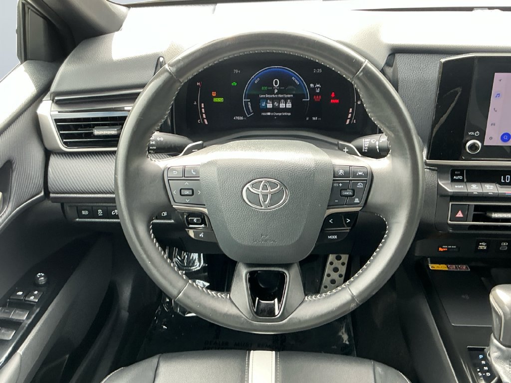 Used 2025 Toyota Camry SE FWD image 13