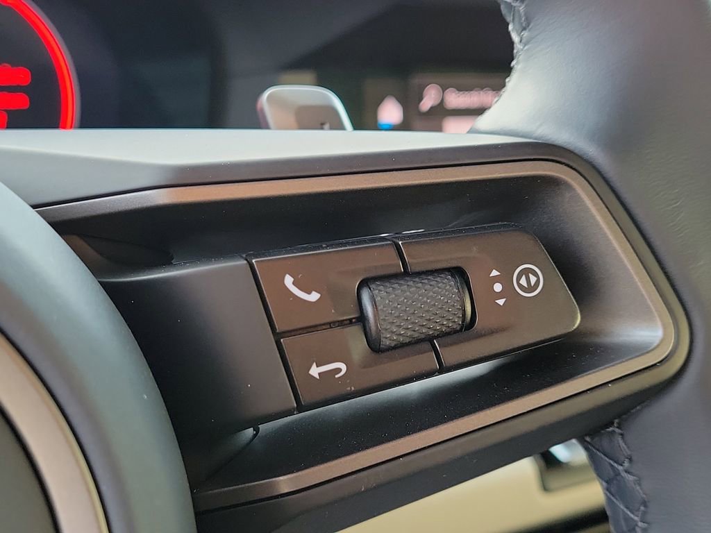 Certified 2025 Porsche 911 Carrera image 36