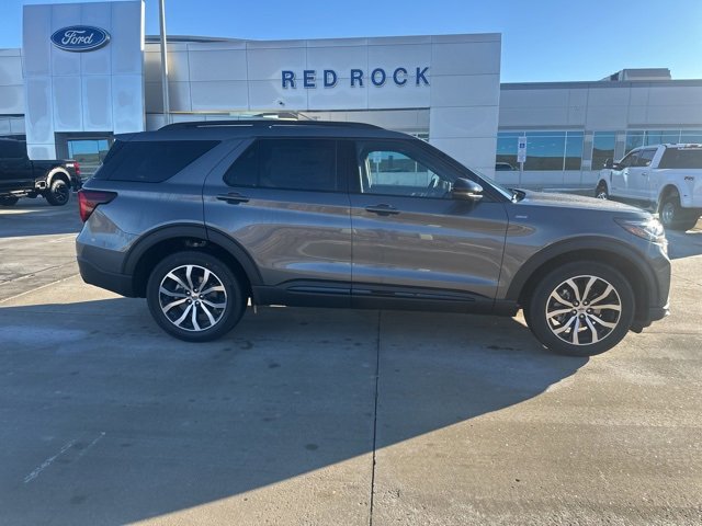 New 2026 Ford Explorer ST-Line image 2
