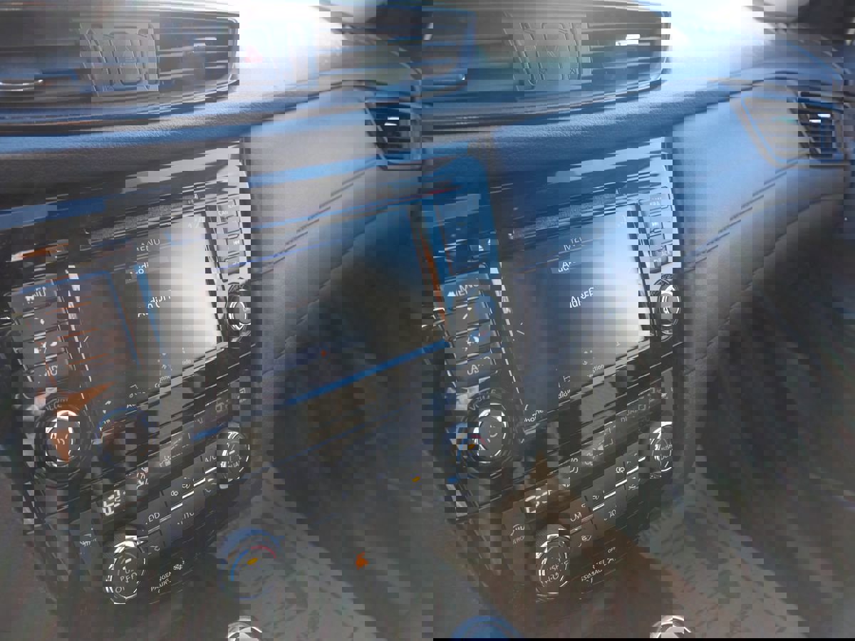 Used 2019 Nissan Rogue SV image 13