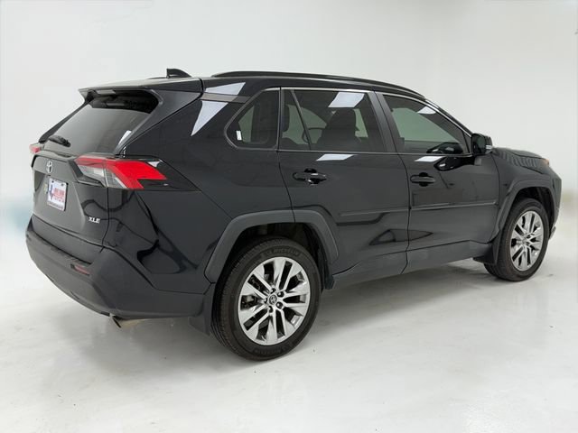 Used 2021 Toyota RAV4 XLE Premium image 21