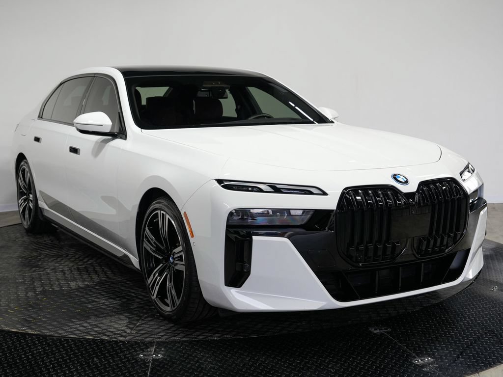 Used 2023 BMW i7 xDrive60 AWD/4WD image 3
