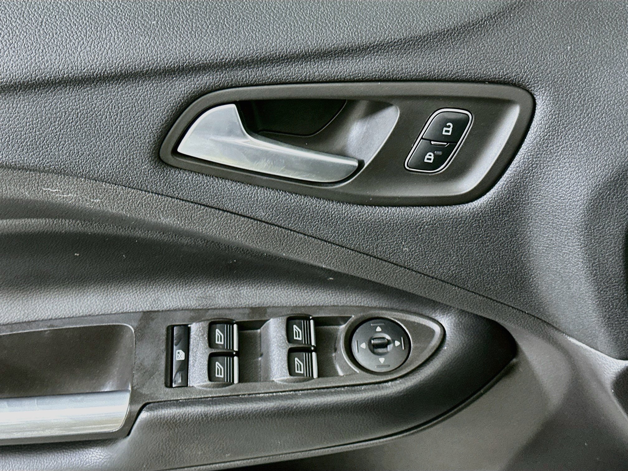 Used 2019 Ford Escape SE FWD image 15