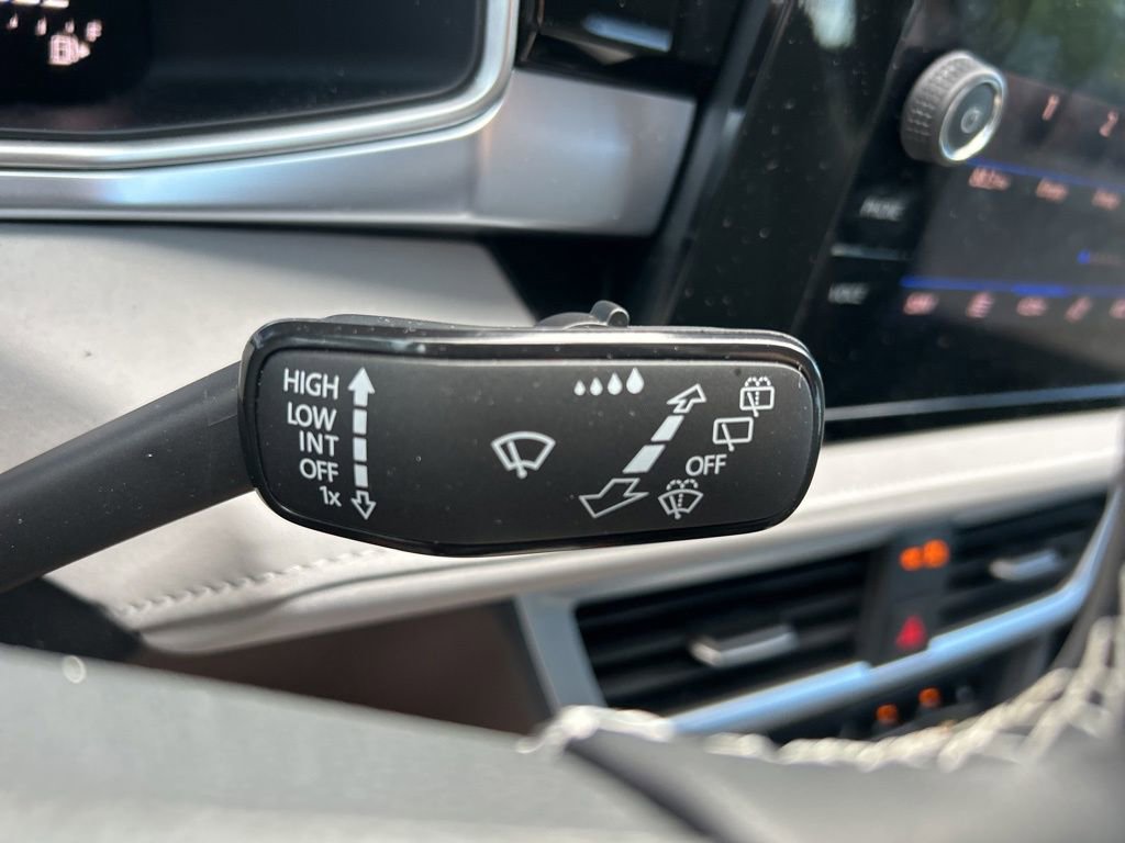 Certified 2025 Volkswagen Taos SE image 22