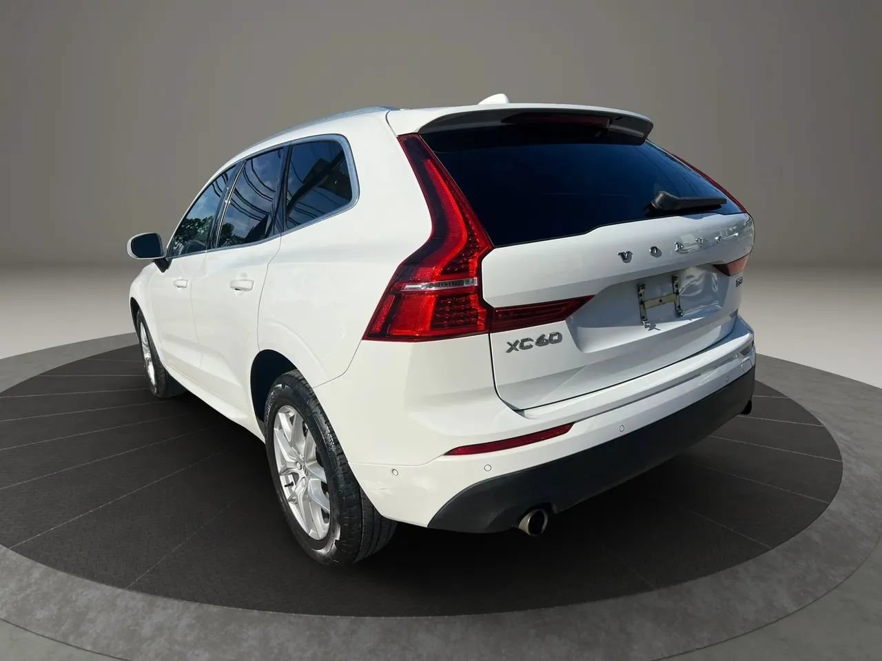 Used 2019 Volvo XC60 T5 Momentum w/ Premium Package AWD/4WD image 7
