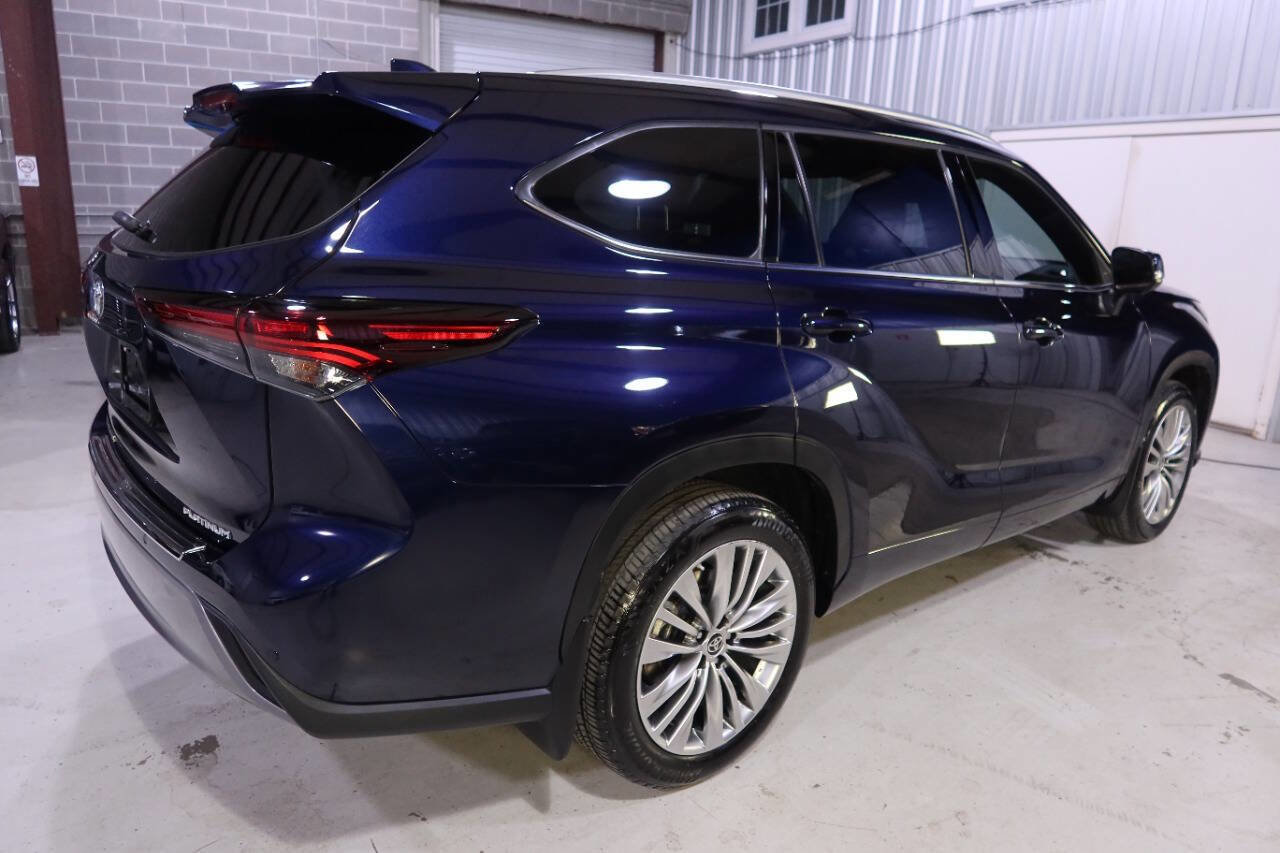 Used 2024 Toyota Highlander Platinum image 5