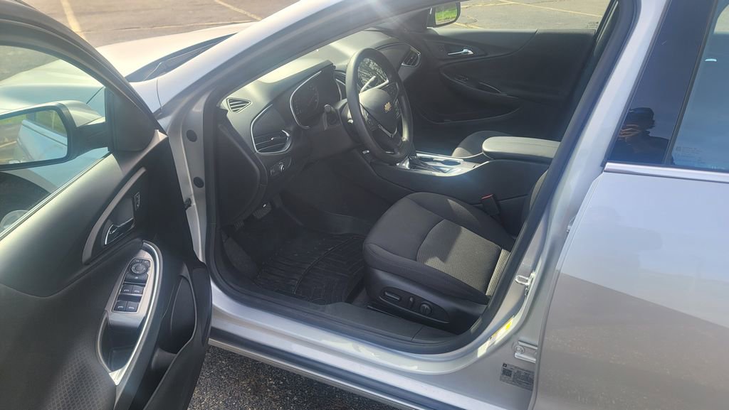 Used 2020 Chevrolet Malibu LT image 18