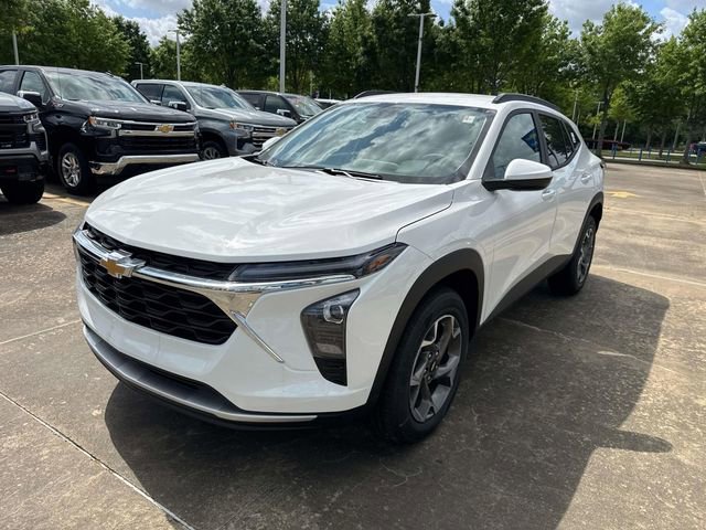 New 2026 Chevrolet Trax LT w/ LT Convenience Package FWD image 3