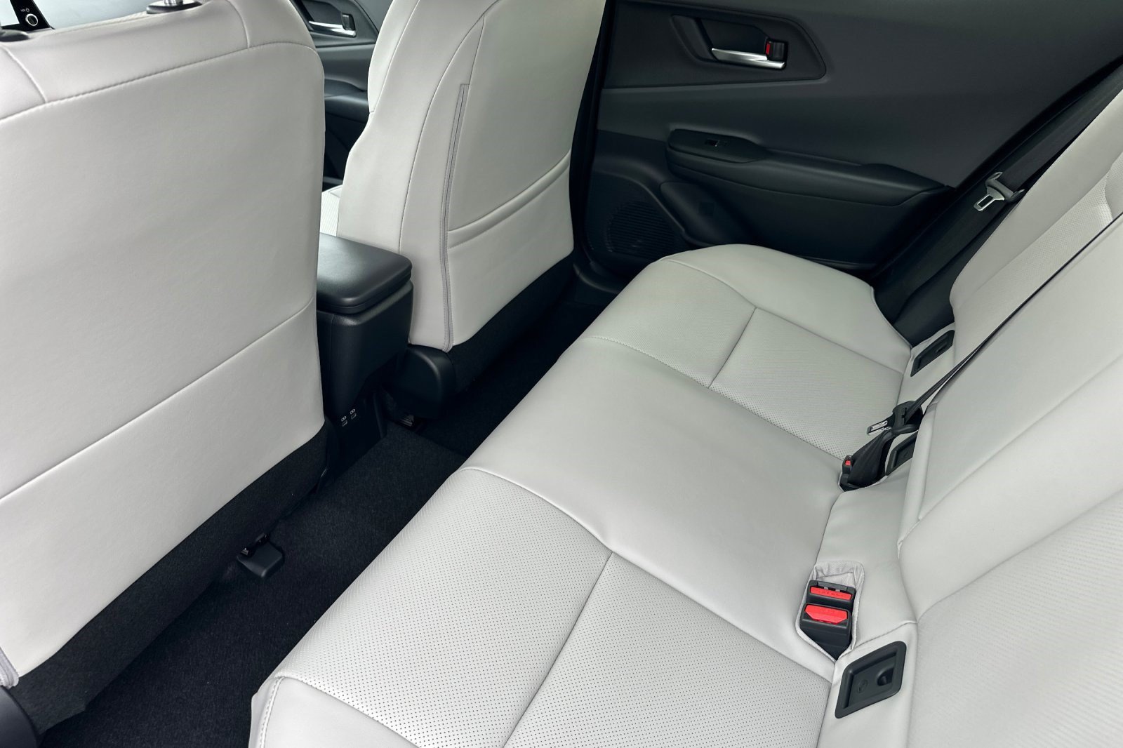 New 2027 Toyota Prius Limited AWD/4WD image 15