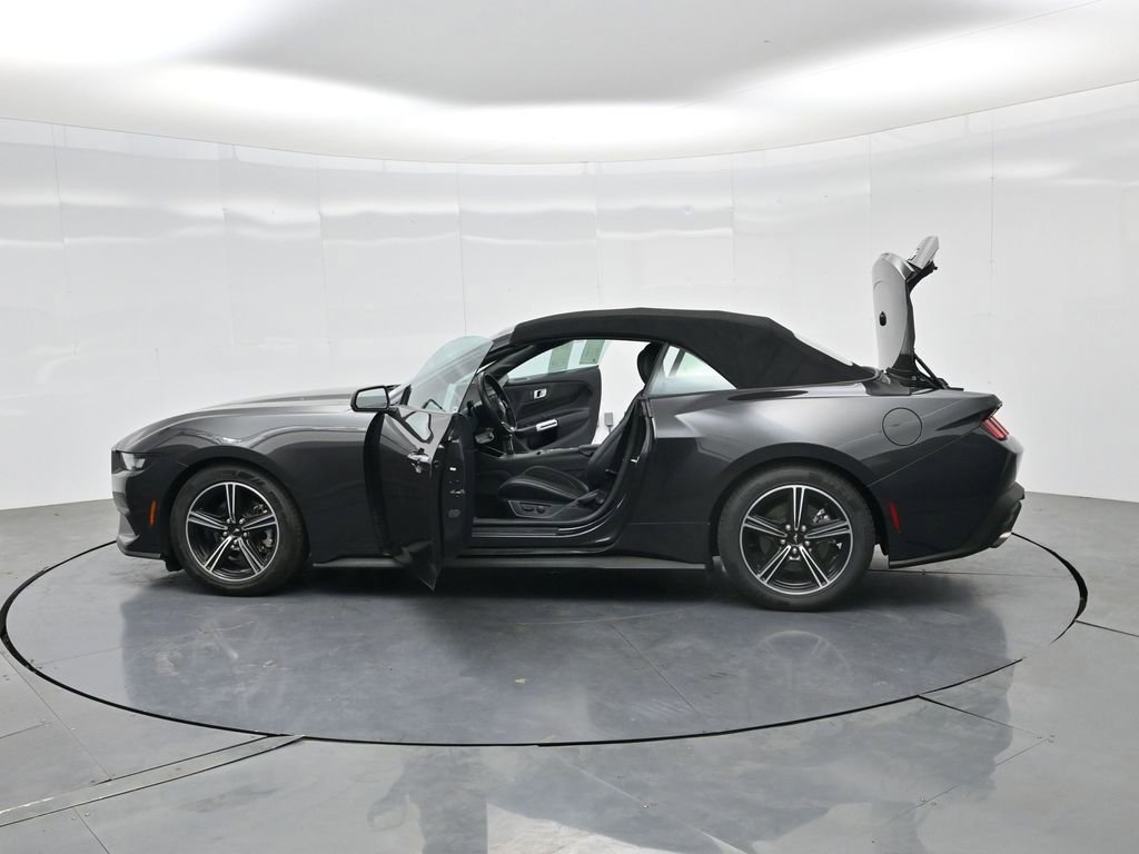 Used 2024 Ford Mustang Convertible image 32