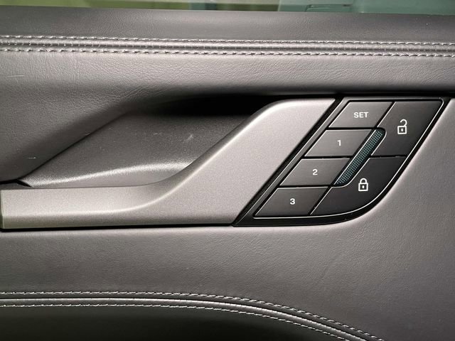 Certified 2025 Porsche 911 Carrera image 36