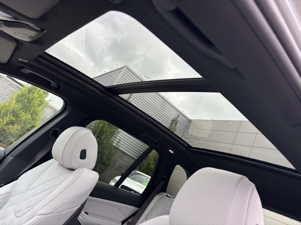 New 2026 BMW X5 xDrive40i w/ M Sport Package image 24