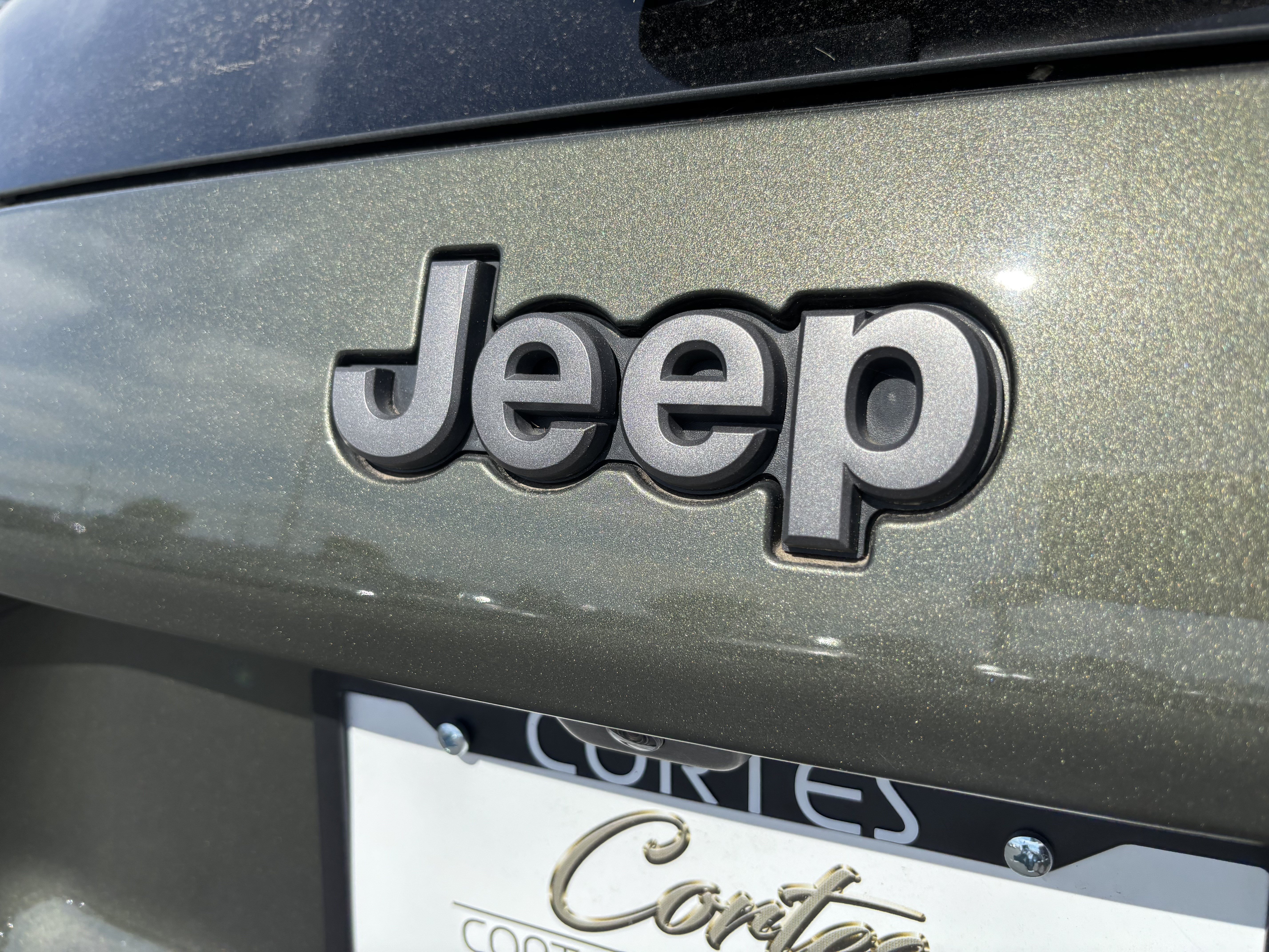 Used 2021 Jeep Cherokee Trailhawk w/ Technology Group AWD/4WD image 12