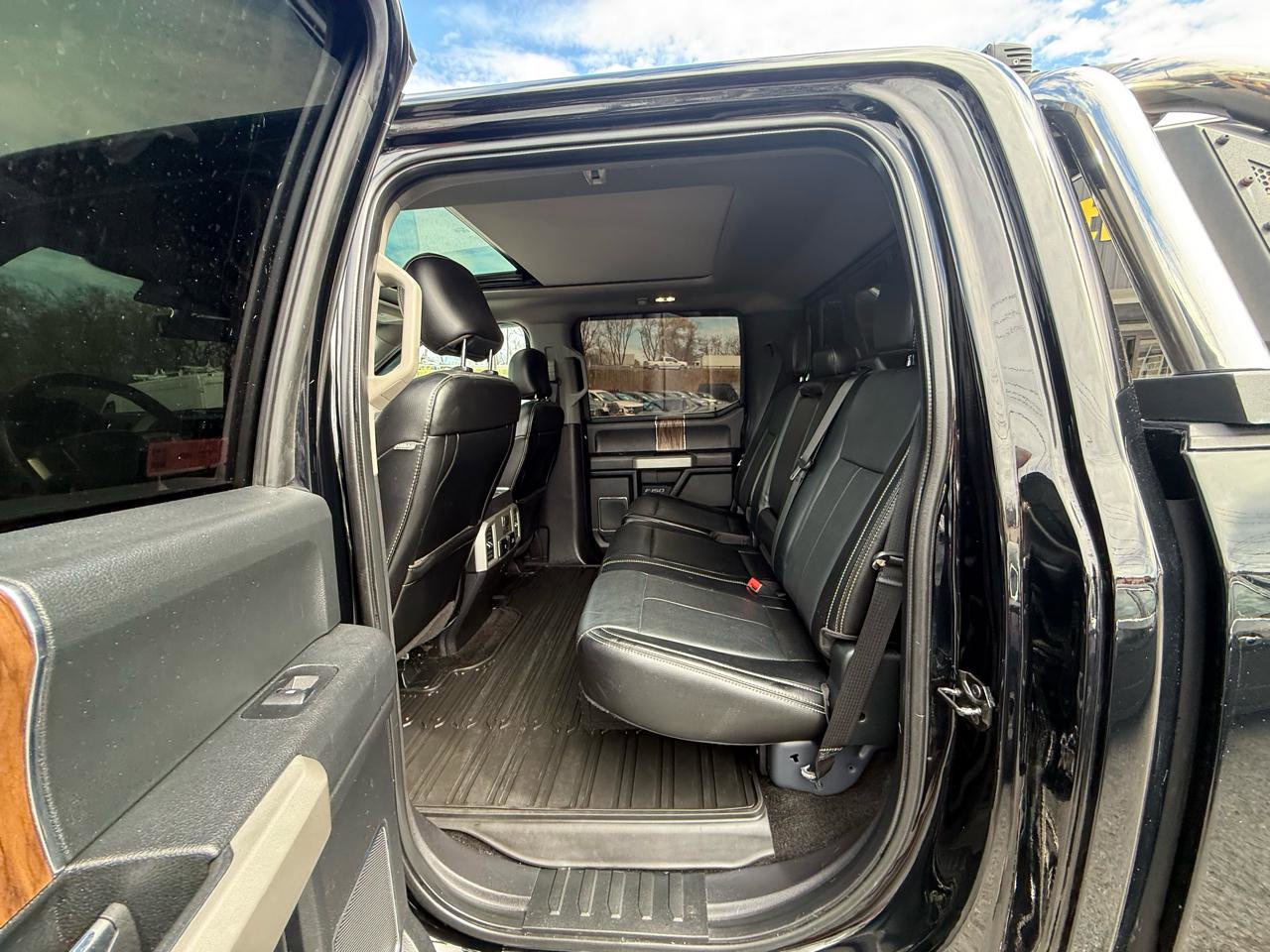 Used 2018 Ford F150 Lariat w/ Equipment Group 502A Luxury AWD/4WD image 29