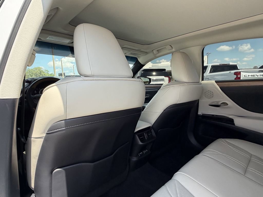 Used 2024 Lexus ES 350 w/ Technology Package FWD image 16