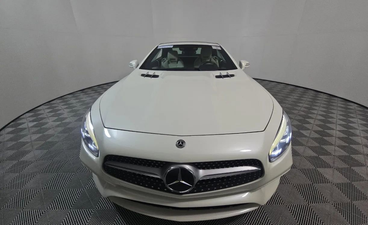 Used 2020 Mercedes-Benz SL 550 image 2