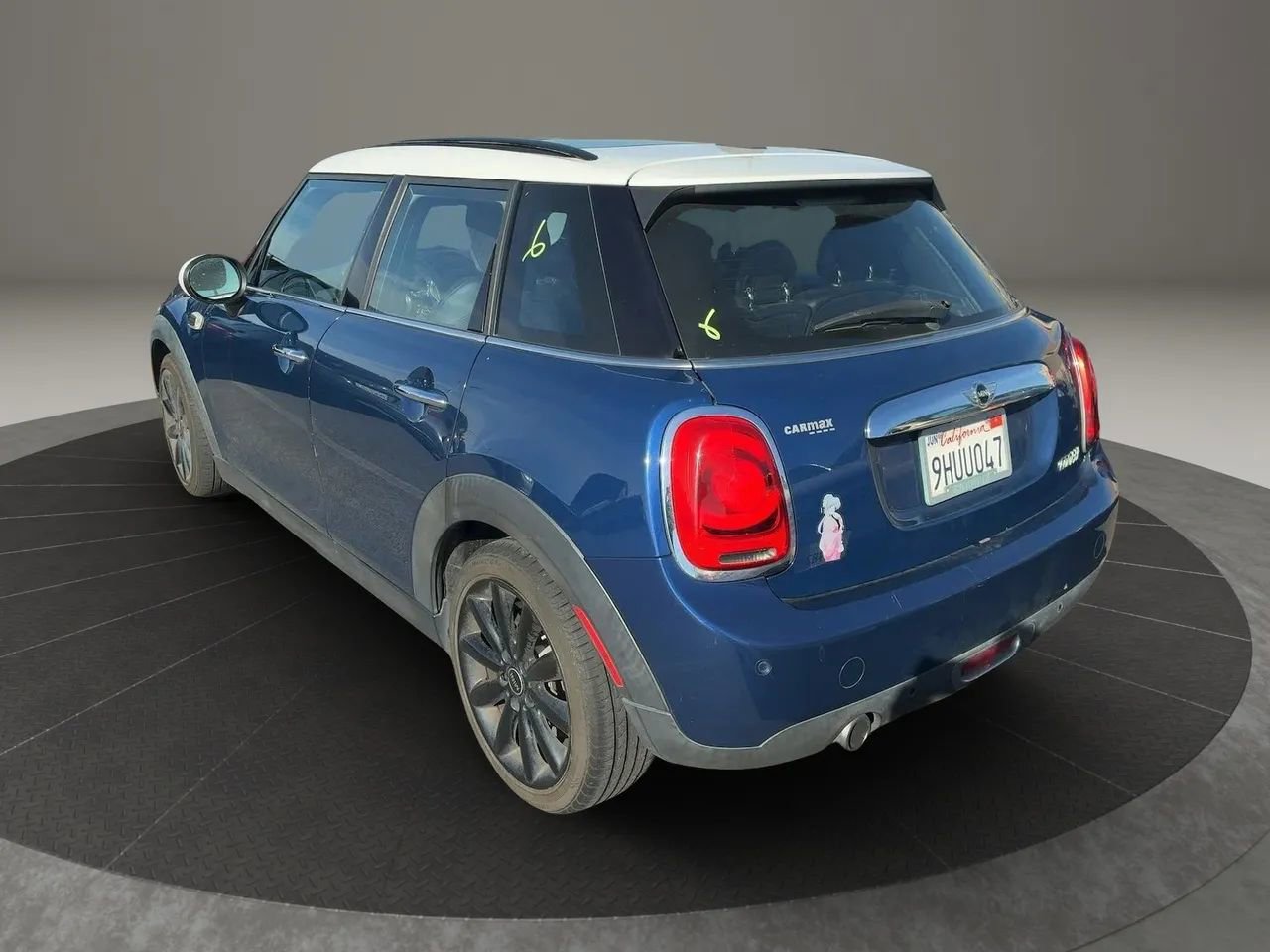 Used 2017 MINI Cooper 4-Door Hardtop image 3