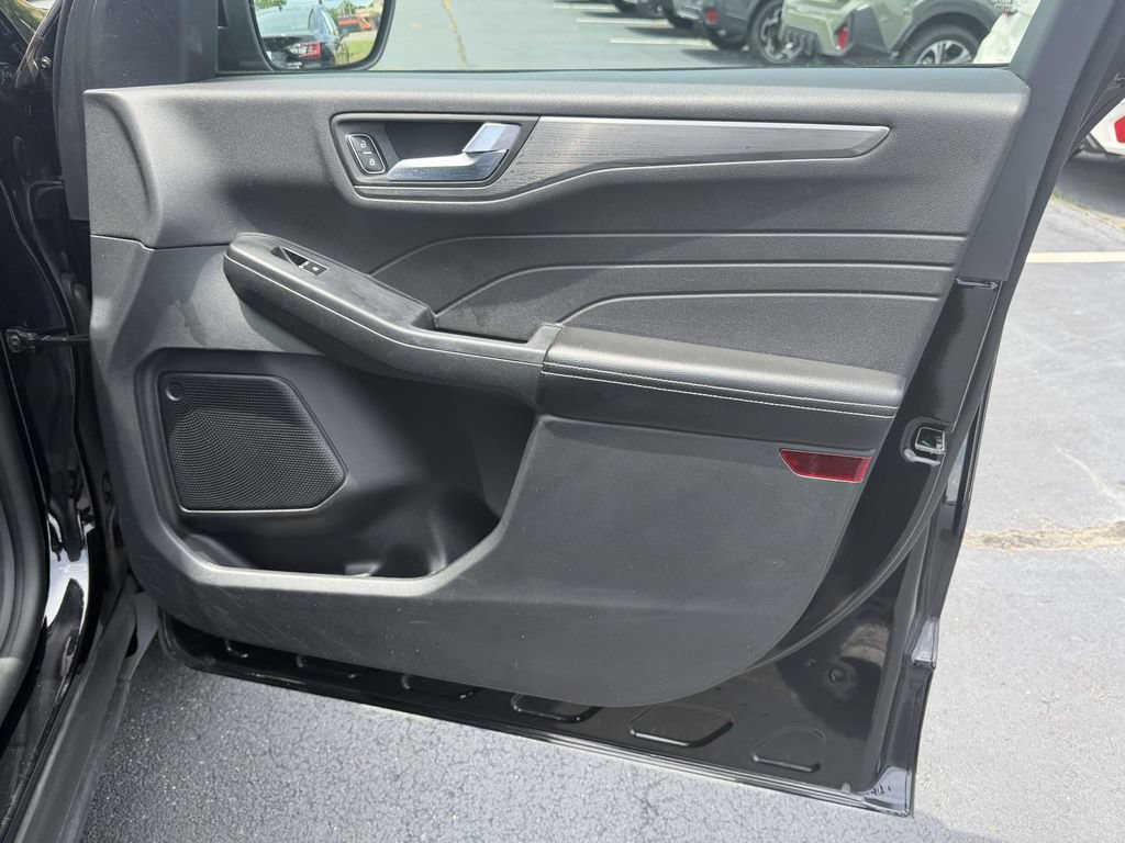Used 2022 Ford Escape Titanium AWD/4WD image 8