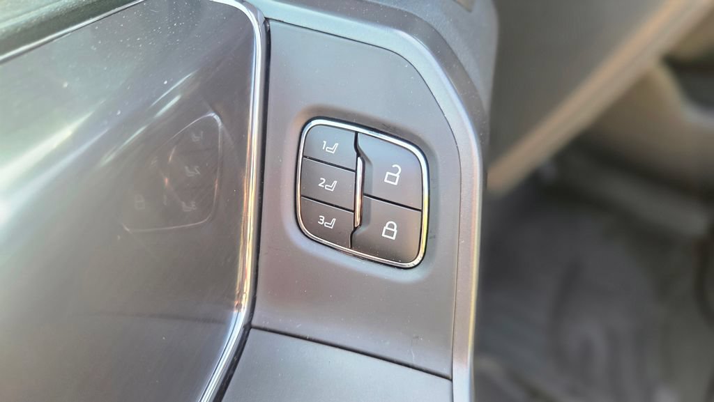 Used 2025 Ford F150 Lariat w/ Equipment Group 502A High AWD/4WD image 13