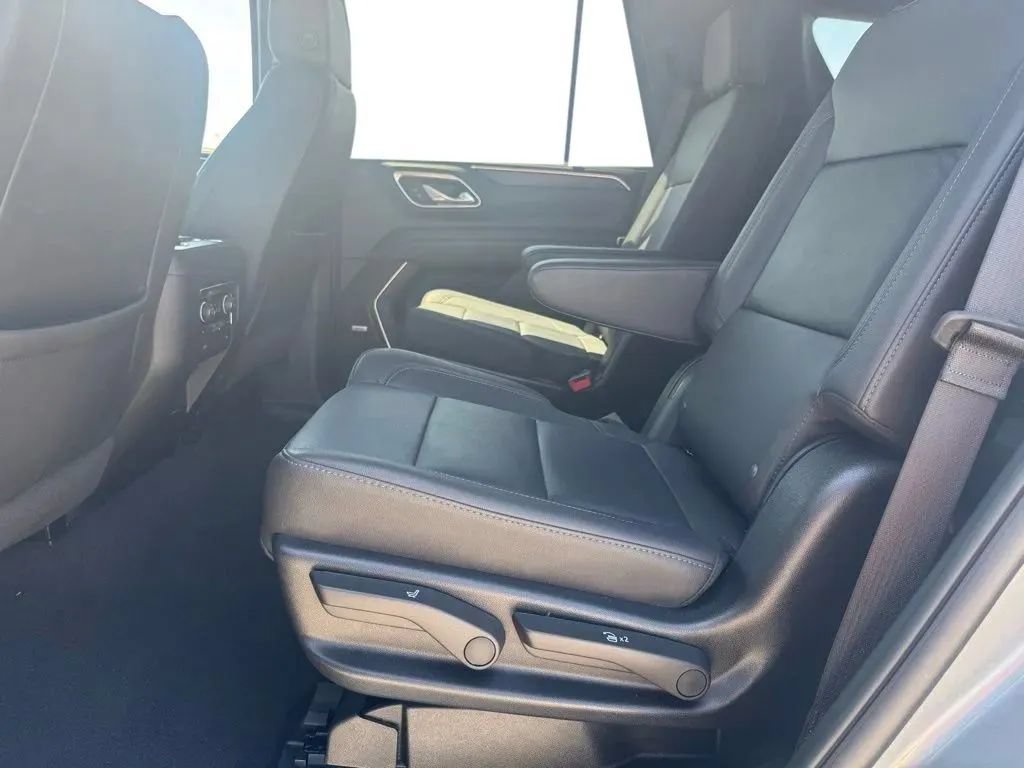 Used 2024 Chevrolet Tahoe Z71 w/ Luxury Package AWD/4WD image 18