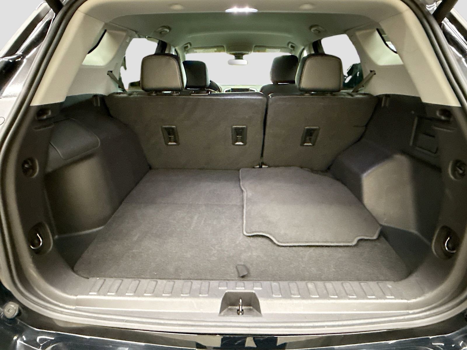 Used 2024 GMC Terrain SLT AWD/4WD image 27