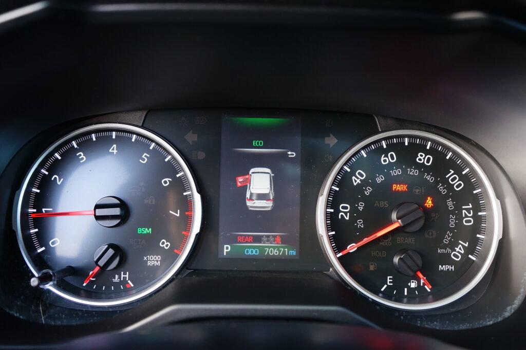 Used 2021 Toyota RAV4 XLE Premium image 15